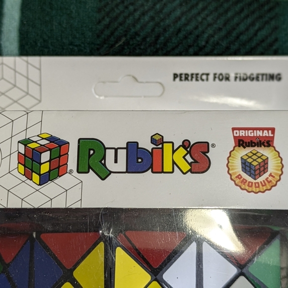 Brand NEW! Rubik's Cube Gift Set - Picture 2 of 6